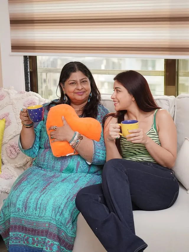 Nyra Banerjee with Mother