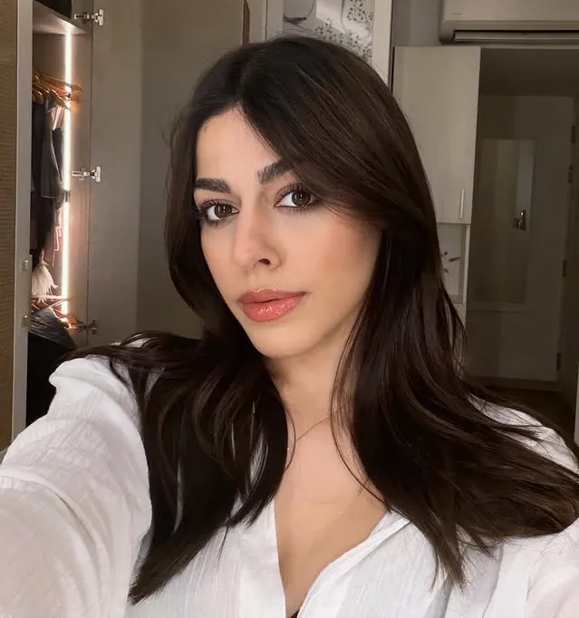 Alaya Furniturewala Biography